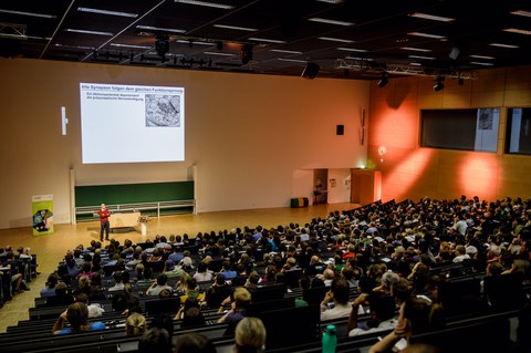 Tom Südhof im Audimax der TU Dresden