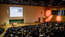 Tom Südhof im Audimax der TU Dresden