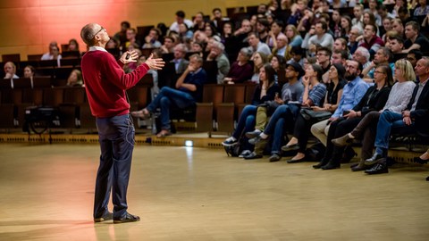 Nobelpreisträger Tom Südhof im Audimax der TUD