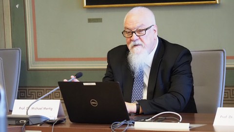 Prof. Mertig am 11.7.2025 in der Aula der TUBAF.