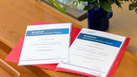 Zwei Urkunden des Dresdner Promotionspreises Physik.