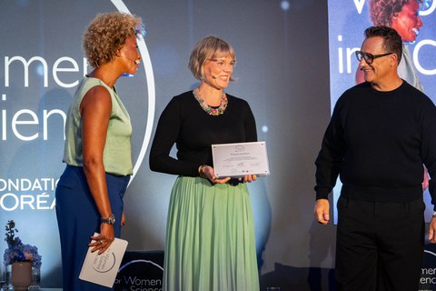 Dorit Brixius erhält den FWIS-Award.