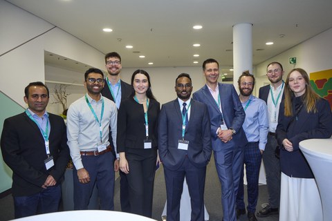 Dr. Rakesh Nair mit seinem Team vom IAPP.