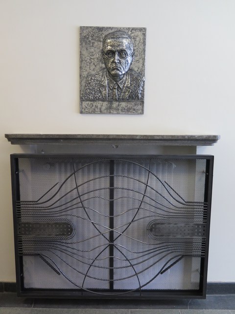 Recknagel-Relief mit Ziergitter