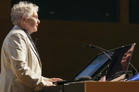 Christiane Nüsslein-Volhard von der Seite