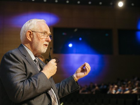 Art McDonald im Scheinwerferlicht