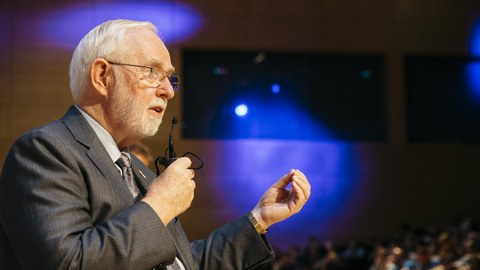 Art McDonald im Scheinwerferlicht