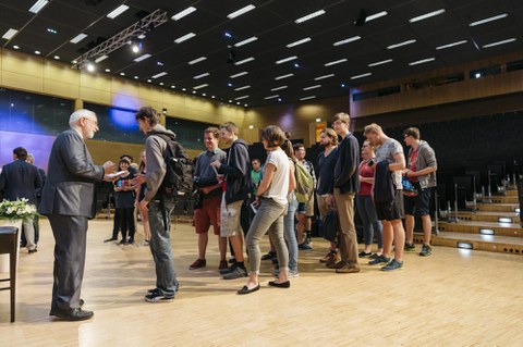 Autogrammanfragen für Art McDonald nach dem Vortrag