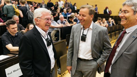 Unterhaltung des Rektors mit Prof. Kirschbaum und Prof. Modrich