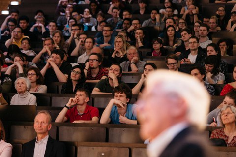 Modrich vor dem Publikum