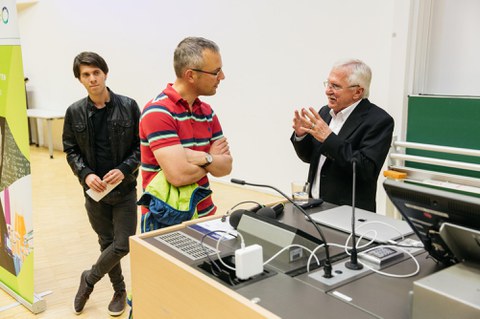 Prof. Modrich nach dem Vortrag im Gespräch