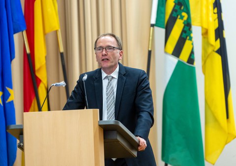 Laudator Prof. Hans-Henning Klauss vor Rednerpult