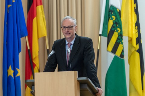 Laudator Prof. Karl Leo vor Rednerpult