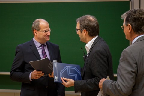 Preisübergabe an Prof. Arnd Bäcker