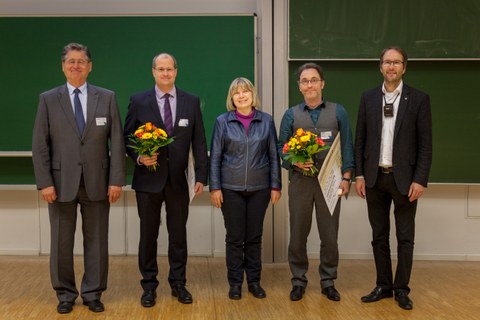 Prof. Bäcker als zweiter von links mit Auszeichnung