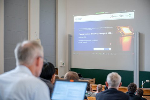 Blick auf die Präsentation.