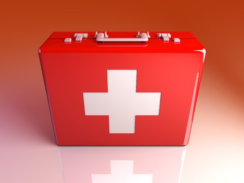 Darstellung eines roten Erste Hilfe Medizinkoffers mit einem weißem Kreuz darauf.