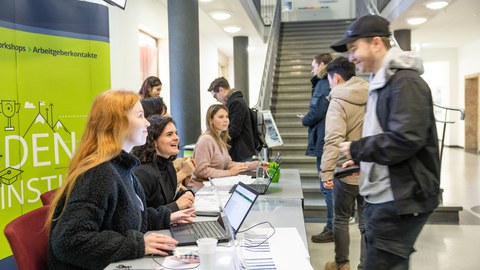 Impressionen Branchentreff - Anmeldung im Foyer des IFW