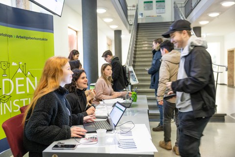 Impressionen Branchentreff - Anmeldung im Foyer des IFW