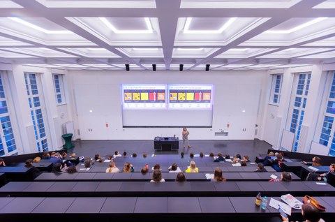 Hörsaal mit Studierenden