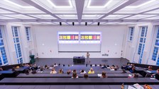 Hörsaal mit Studierenden