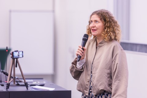 Rednerin bei Karriere mit Geist stellt ihren Schlüsselmoent vor