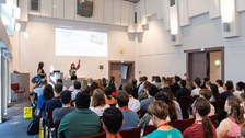 Hörsaal mit Studierenden