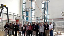 Gruppenbild in Testhalle
