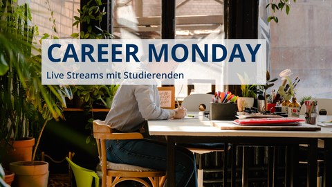  Studierdende sitzt in Appartment vor ihren Laptop am Schreibtisch: Career Monday Live Streams mit Arbeitgebern