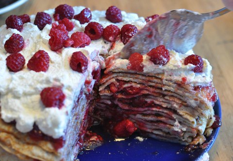 A plate of pannkakstårta - a cake made from many layers of pancakes and berriesen Pfannkuchen mit Beeren