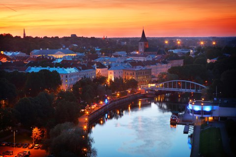 Stadtansicht im Abendlicht