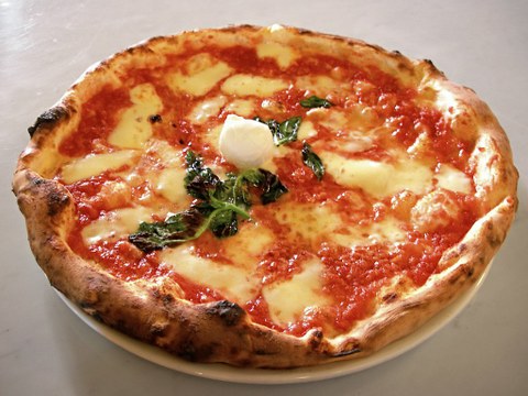 Pizza napoletana with tomatoes and mozzarella