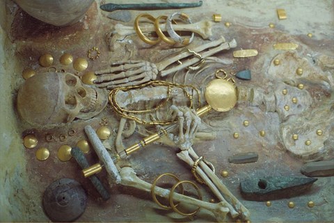 gravesite with skeleton and gold jewellery