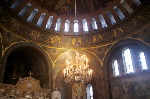 Inneres einer golden verzierten Kirche