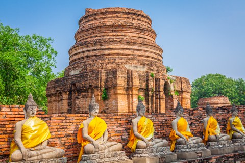 Tempel mit buddhistischen Statuen