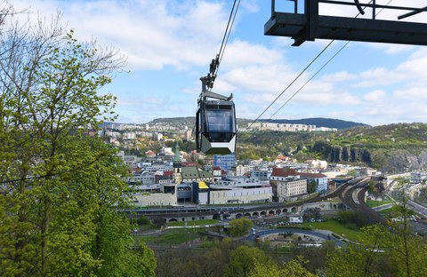 Gondelbahn über Stadt