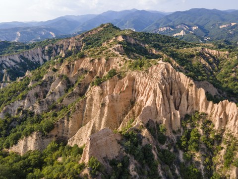 ockerne Felsen