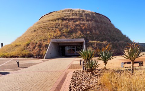 begrüntes Monument