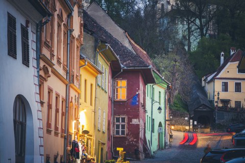 alte, bunte Häuserzeile