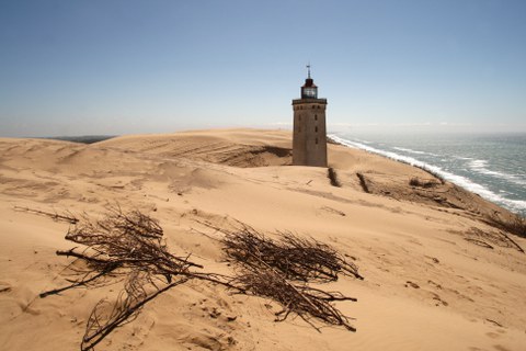 in Sanddüne versunkener Leuchtturm