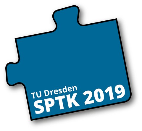 Auf einem blauen Puzzleteil steht in weißen Buchstaben: "TU Dresden SPTK 2019".