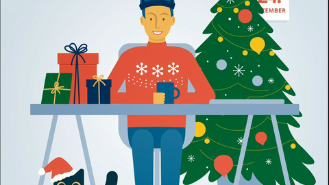 Eine Person in einem weihnachtlichen Pullover sitzt lächelnd an einem Schreibtisch. Vor ihr liegen ein zugeklappter Laptop und drei Geschenke. Im Bild sind außerdem eine schwarze Katze, die eine Weihnachtsmütze trägt und ein Weihnachtsbaum.
