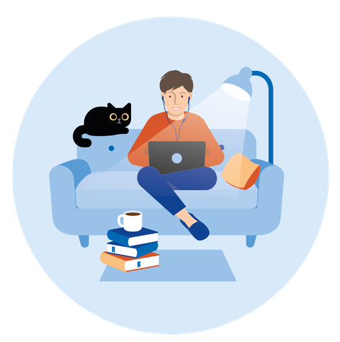 Auf einem Sofa sitzt eine Person vor einem Laptoo, auf der Lehne liegt eine Katze und vor der Couch ein Bücherstapel.