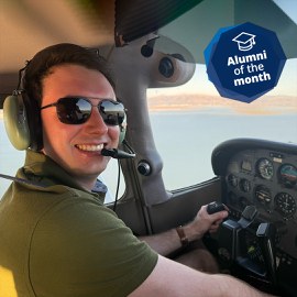 Foto von Kevin Garzon Galindo im Cockpit eines Flugzeuges