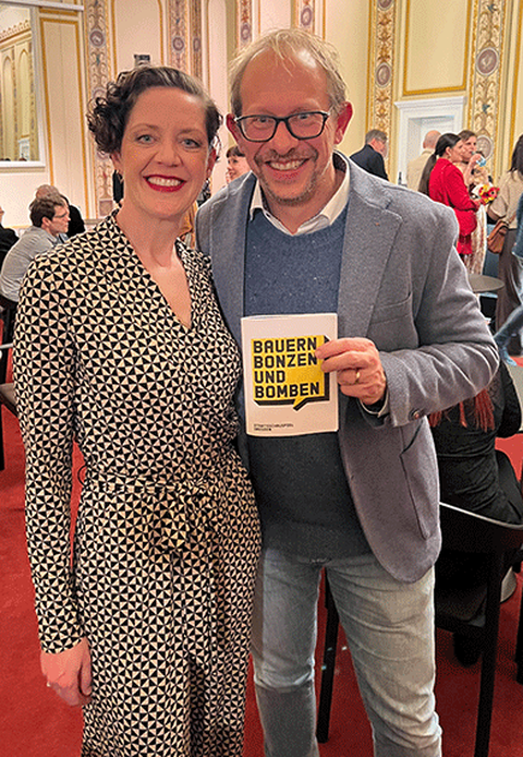 Tobias Bergmann trifft Schauspielerin Betty Freudenberg im Dresdner Schauspielhaus.