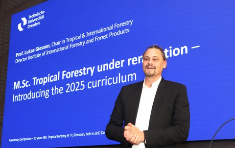 Prof. Lukas Gießen