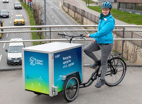 Alexandra Seifert with her cargo bike