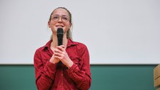 Studiernde mit Mikrophone