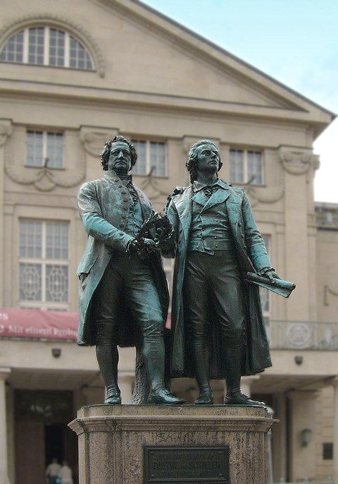 Goethe und Schiller vor dem Nationaltheater in Weimar