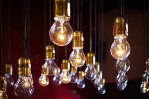 leuchtende Glühlampen 